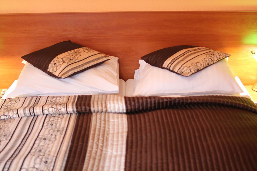 Pensjonat Rezydencja Parkowa Apartman Wrocław Kültér fotó