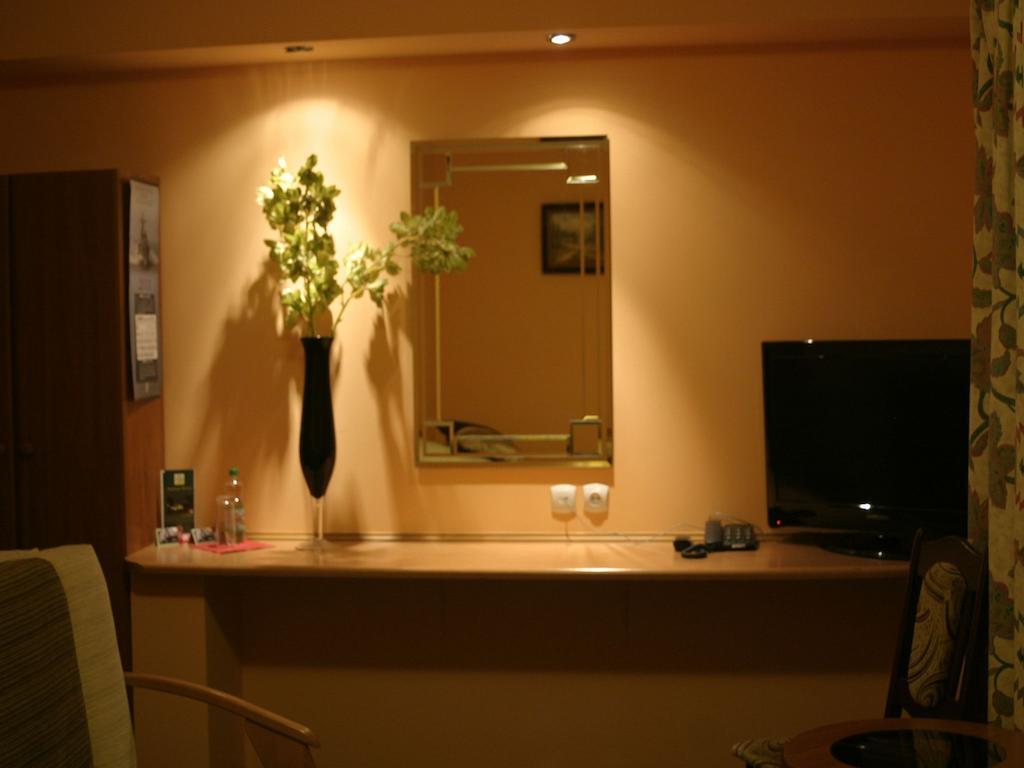 Pensjonat Rezydencja Parkowa Apartman Wrocław Kültér fotó